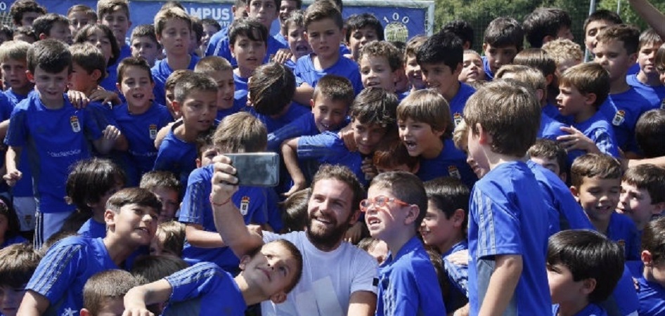 Juan Mata dona el 1% de su salario a los niños en exclusión social